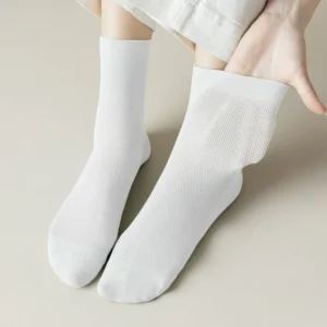 Tặng Vớ Có Ý Nghĩa Gì? Những Lý Do Đằng Sau Món Quà Đặc Biệt